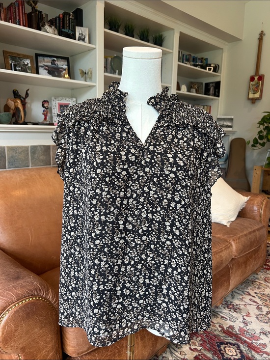 Pleione Tops - 🌸3 FOR $20🌸 Pleione Black and White Floral Ruffle Neck Blouse